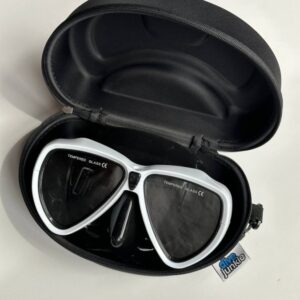 Dive Junkie Zip Mask Box
